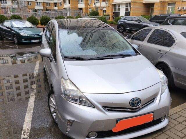 Серый Тойота Приус, объемом двигателя 0 л и пробегом 160 тыс. км за 13000 $, фото 1 на Automoto.ua