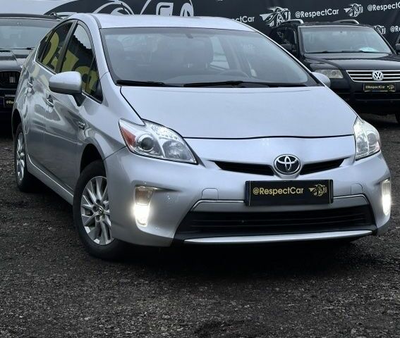 Серый Тойота Приус, объемом двигателя 1.8 л и пробегом 346 тыс. км за 11800 $, фото 1 на Automoto.ua