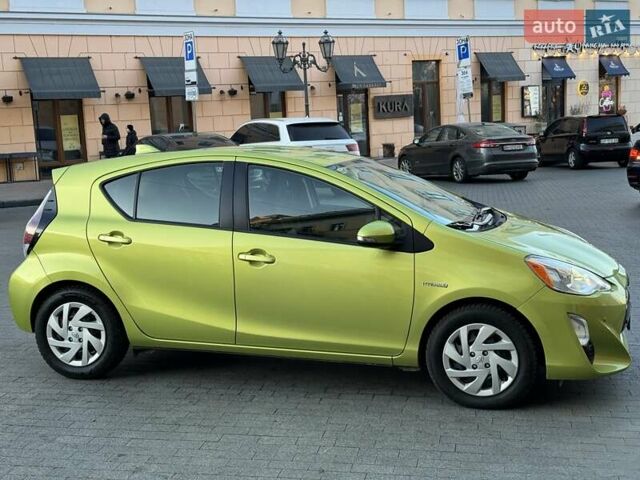 Зеленый Тойота Приус, объемом двигателя 1.5 л и пробегом 135 тыс. км за 12500 $, фото 1 на Automoto.ua