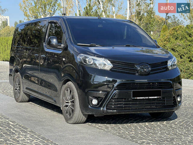 Чорний Тойота Proace Verso, об'ємом двигуна 2 л та пробігом 210 тис. км за 26500 $, фото 1 на Automoto.ua