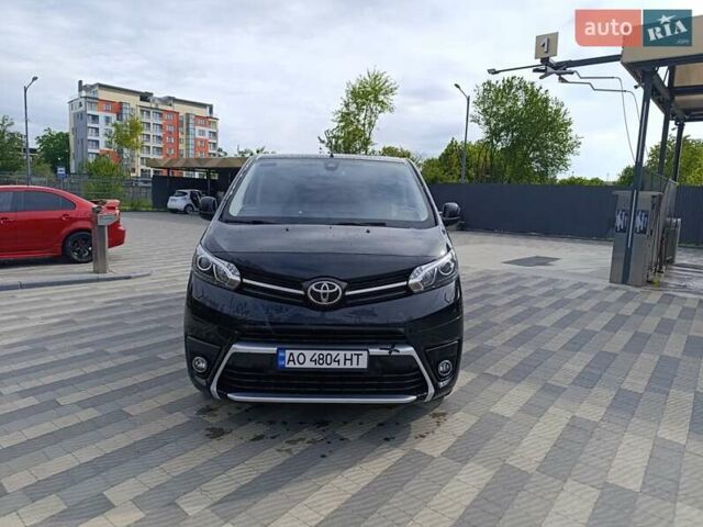 Черный Тойота Proace Verso, объемом двигателя 2 л и пробегом 242 тыс. км за 32000 $, фото 1 на Automoto.ua
