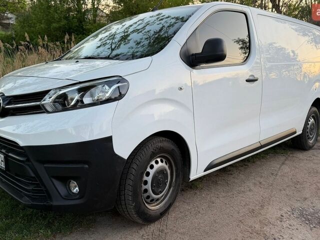 Белый Тойота Proace, объемом двигателя 2 л и пробегом 160 тыс. км за 14700 $, фото 1 на Automoto.ua