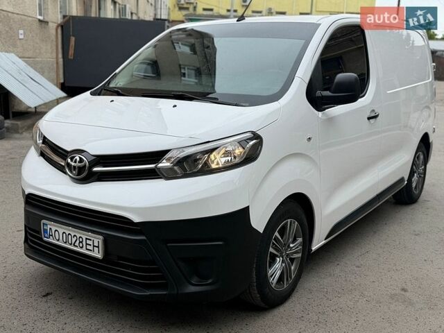 Белый Тойота Proace, объемом двигателя 1.56 л и пробегом 222 тыс. км за 12700 $, фото 1 на Automoto.ua