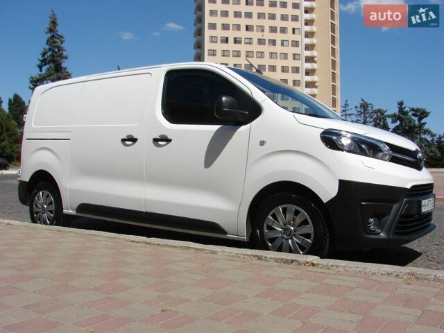 Белый Тойота Proace, объемом двигателя 2 л и пробегом 113 тыс. км за 22650 $, фото 1 на Automoto.ua