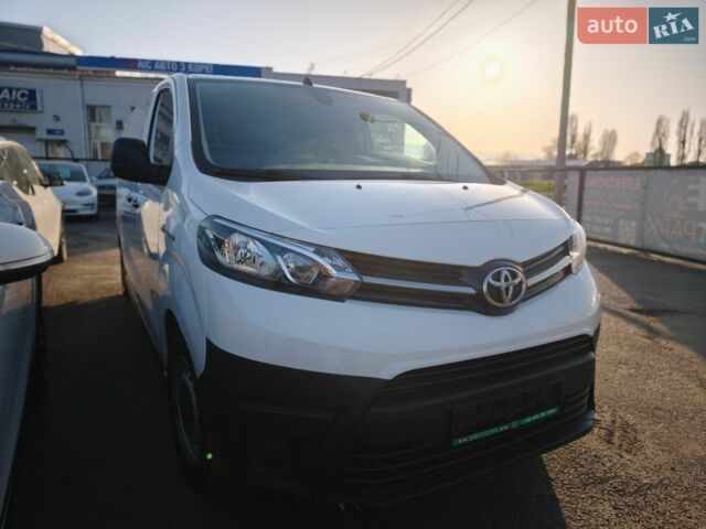 Белый Тойота Proace, объемом двигателя 0 л и пробегом 176 тыс. км за 25999 $, фото 1 на Automoto.ua