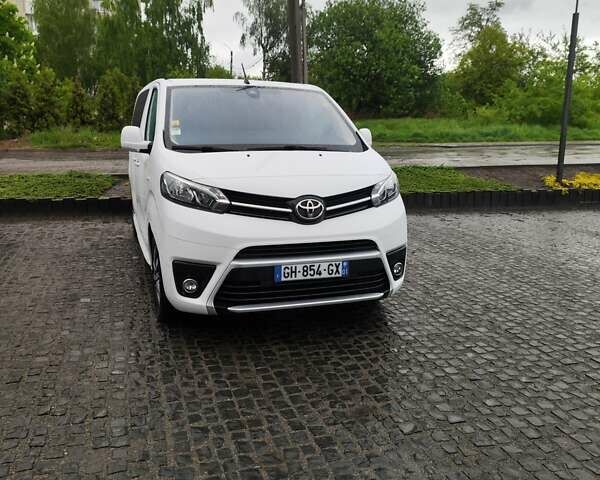 Білий Тойота Proace, об'ємом двигуна 6.9 л та пробігом 70 тис. км за 22605 $, фото 1 на Automoto.ua