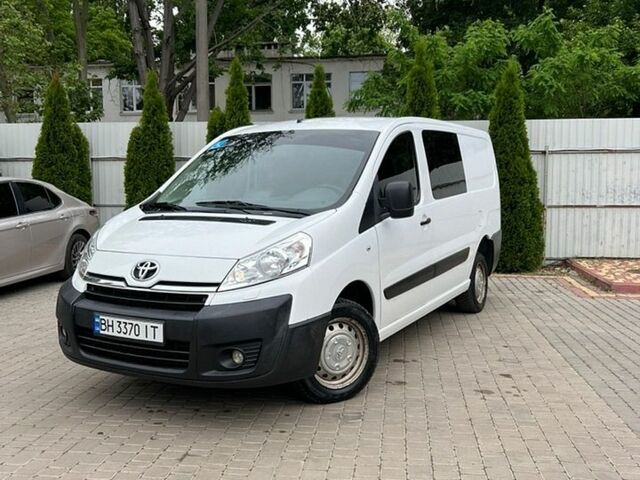 Белый Тойота Proace, объемом двигателя 2 л и пробегом 240 тыс. км за 7200 $, фото 1 на Automoto.ua
