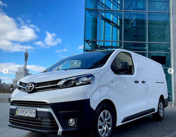 Белый Тойота Proace, объемом двигателя 2 л и пробегом 355 тыс. км за 14072 $, фото 1 на Automoto.ua