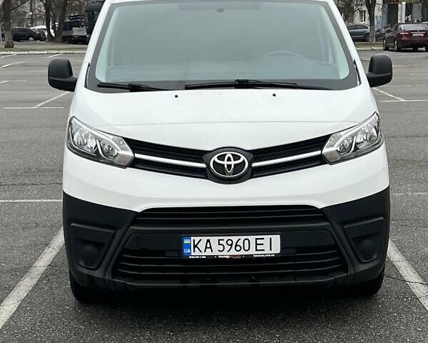 Белый Тойота Proace, объемом двигателя 1.6 л и пробегом 186 тыс. км за 14500 $, фото 1 на Automoto.ua
