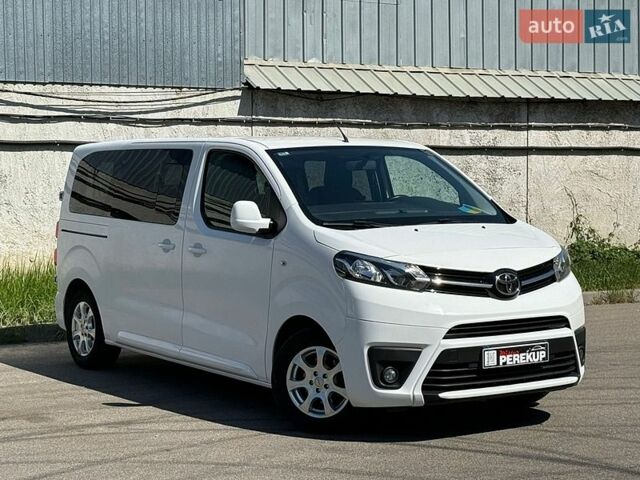 Белый Тойота Proace, объемом двигателя 1.6 л и пробегом 206 тыс. км за 25499 $, фото 1 на Automoto.ua