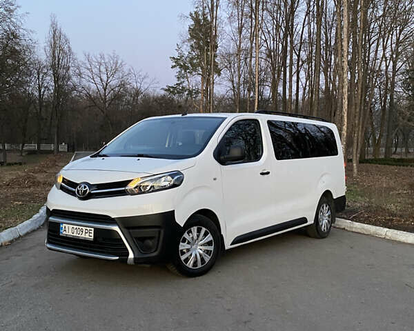 Белый Тойота Proace, объемом двигателя 2 л и пробегом 178 тыс. км за 19999 $, фото 1 на Automoto.ua