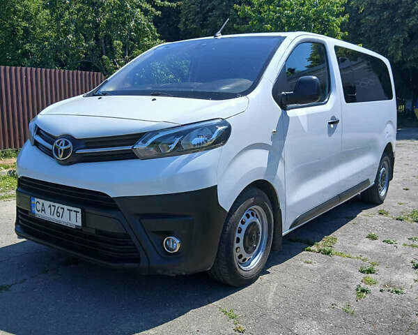 Белый Тойота Proace, объемом двигателя 2 л и пробегом 117 тыс. км за 21999 $, фото 1 на Automoto.ua