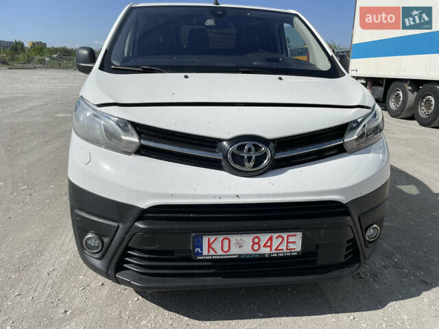 Белый Тойота Proace, объемом двигателя 1.56 л и пробегом 95 тыс. км за 18796 $, фото 1 на Automoto.ua