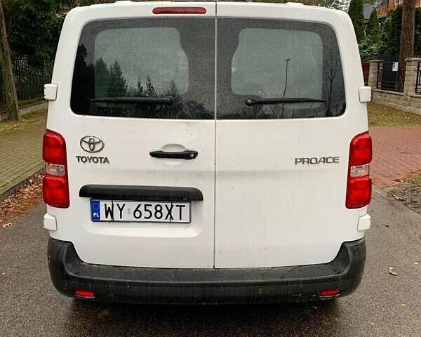 Белый Тойота Proace, объемом двигателя 1.5 л и пробегом 148 тыс. км за 15000 $, фото 1 на Automoto.ua