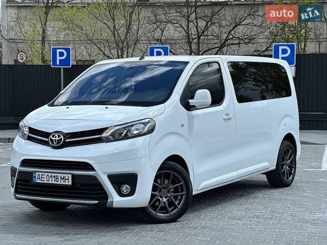 Белый Тойота Proace, объемом двигателя 2 л и пробегом 137 тыс. км за 25499 $, фото 1 на Automoto.ua