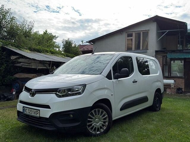 Белый Тойота Proace, объемом двигателя 1.5 л и пробегом 140 тыс. км за 15600 $, фото 1 на Automoto.ua