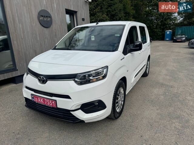 Белый Тойота Proace, объемом двигателя 0 л и пробегом 119 тыс. км за 18500 $, фото 1 на Automoto.ua
