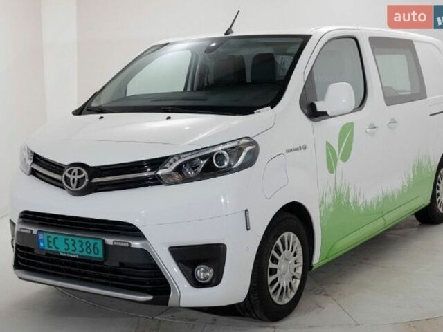 Белый Тойота Proace, объемом двигателя 0 л и пробегом 194 тыс. км за 25999 $, фото 1 на Automoto.ua