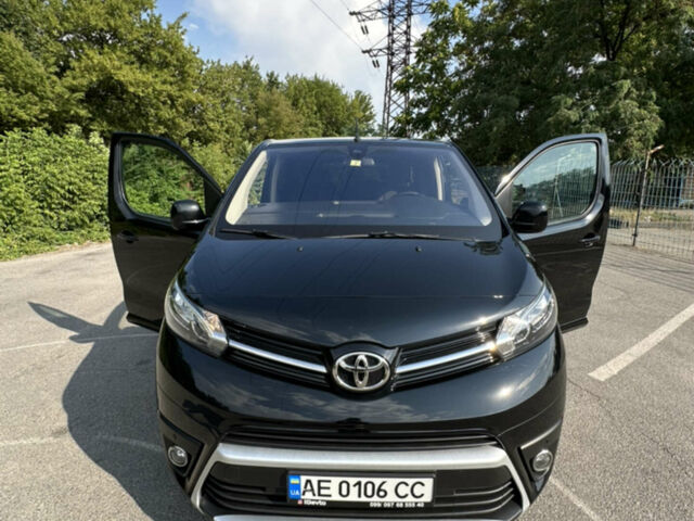 Чорний Тойота Proace, об'ємом двигуна 2 л та пробігом 111 тис. км за 39000 $, фото 1 на Automoto.ua