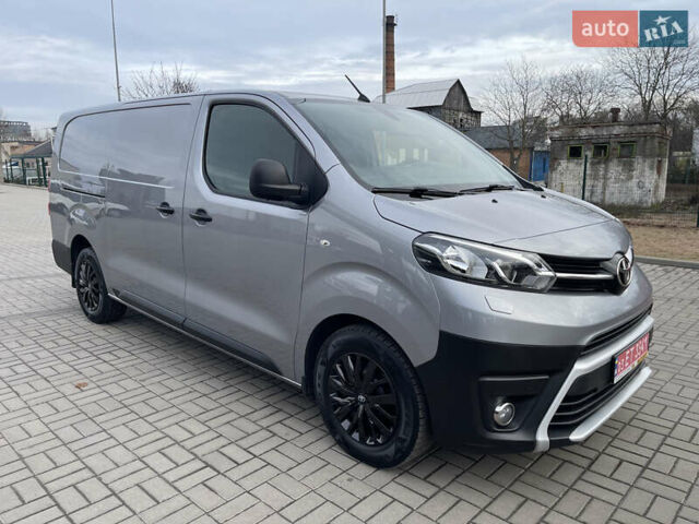 Серый Тойота Proace, объемом двигателя 2 л и пробегом 198 тыс. км за 20800 $, фото 1 на Automoto.ua