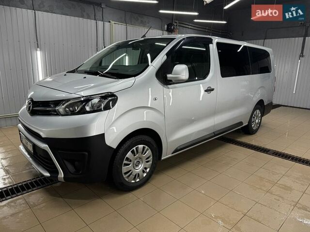 Серый Тойота Proace, объемом двигателя 2 л и пробегом 178 тыс. км за 18250 $, фото 1 на Automoto.ua