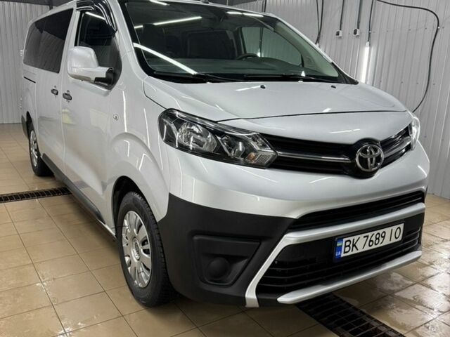 Серый Тойота Proace, объемом двигателя 2 л и пробегом 178 тыс. км за 18750 $, фото 1 на Automoto.ua