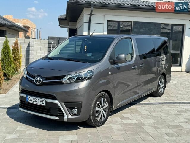 Серый Тойота Proace, объемом двигателя 2 л и пробегом 233 тыс. км за 27950 $, фото 1 на Automoto.ua