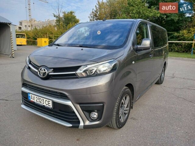 Серый Тойота Proace, объемом двигателя 2 л и пробегом 93 тыс. км за 31500 $, фото 1 на Automoto.ua