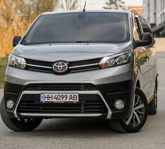 Серый Тойота Proace, объемом двигателя 2 л и пробегом 176 тыс. км за 29900 $, фото 1 на Automoto.ua