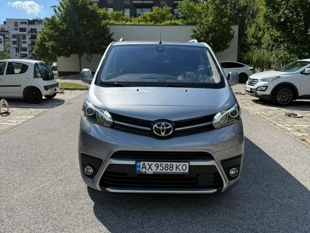 Серый Тойота Proace, объемом двигателя 2 л и пробегом 146 тыс. км за 38000 $, фото 1 на Automoto.ua