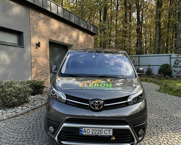 Серый Тойота Proace, объемом двигателя 0 л и пробегом 66 тыс. км за 38500 $, фото 1 на Automoto.ua