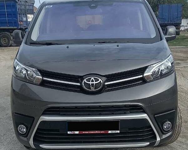 Серый Тойота Proace, объемом двигателя 2 л и пробегом 46 тыс. км за 45000 $, фото 1 на Automoto.ua
