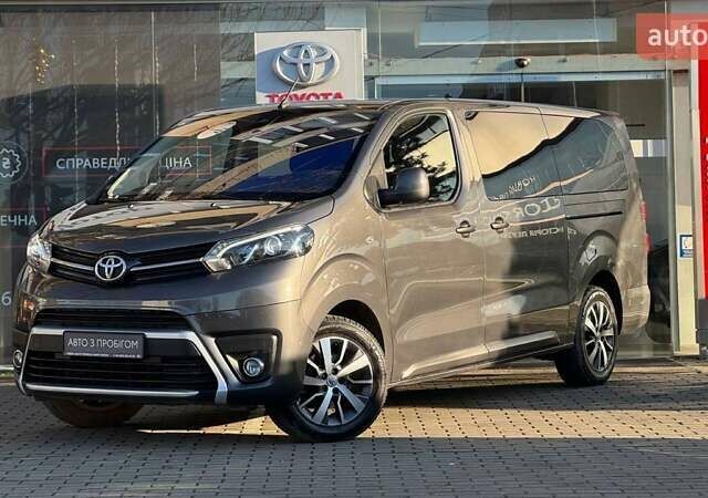 Сірий Тойота Proace, об'ємом двигуна 2 л та пробігом 235 тис. км за 31343 $, фото 1 на Automoto.ua