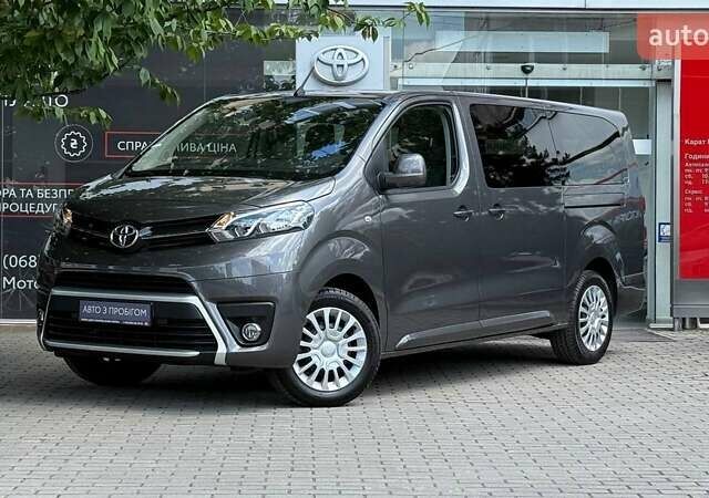 Серый Тойота Proace, объемом двигателя 2 л и пробегом 54 тыс. км за 37749 $, фото 1 на Automoto.ua