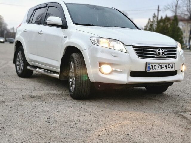 Білий Тойота РАВ 4, об'ємом двигуна 2.2 л та пробігом 253 тис. км за 15000 $, фото 1 на Automoto.ua