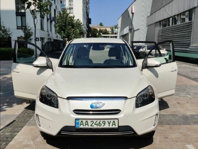 Белый Тойота РАВ 4, объемом двигателя 0 л и пробегом 190 тыс. км за 7000 $, фото 1 на Automoto.ua