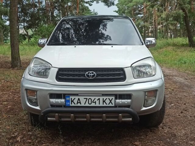 Белый Тойота РАВ 4, объемом двигателя 2 л и пробегом 331 тыс. км за 5700 $, фото 1 на Automoto.ua
