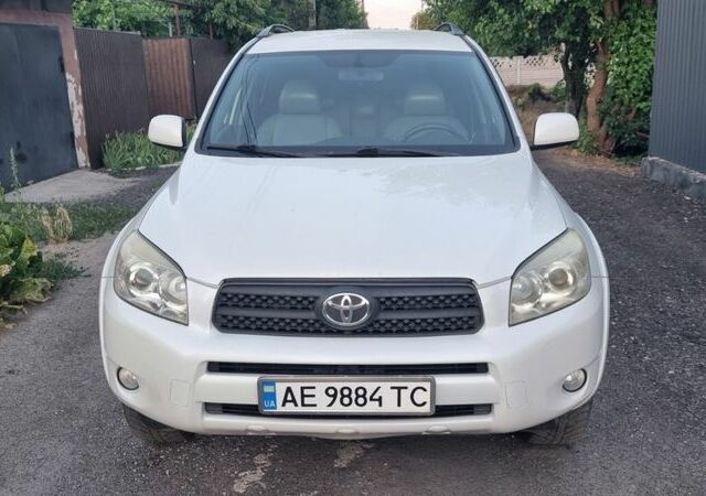 Белый Тойота РАВ 4, объемом двигателя 2.4 л и пробегом 230 тыс. км за 5500 $, фото 1 на Automoto.ua