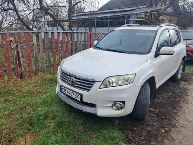 Белый Тойота РАВ 4, объемом двигателя 2.2 л и пробегом 300 тыс. км за 11000 $, фото 1 на Automoto.ua