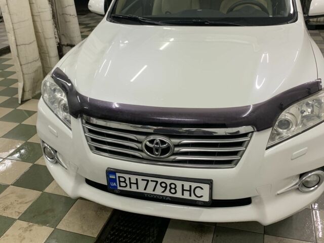 Белый Тойота РАВ 4, объемом двигателя 2 л и пробегом 136 тыс. км за 12900 $, фото 1 на Automoto.ua