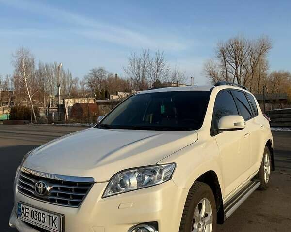Белый Тойота РАВ 4, объемом двигателя 1.99 л и пробегом 110 тыс. км за 15500 $, фото 1 на Automoto.ua