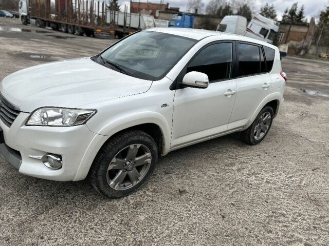 Белый Тойота РАВ 4, объемом двигателя 2.2 л и пробегом 153 тыс. км за 13900 $, фото 1 на Automoto.ua