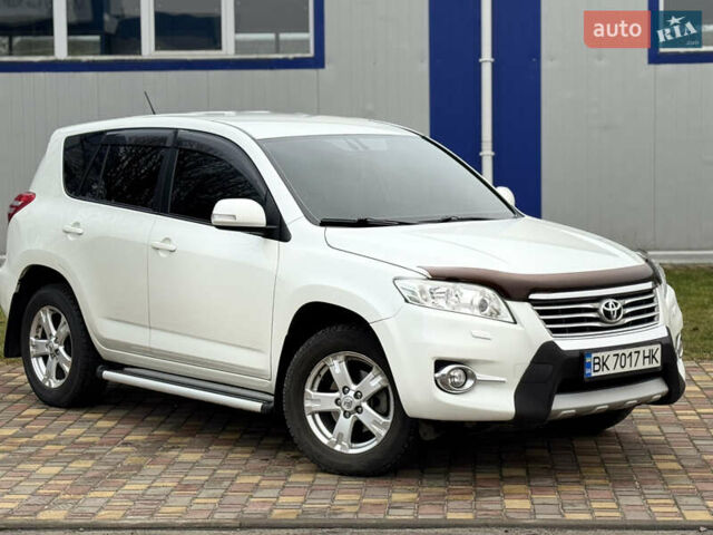 Белый Тойота РАВ 4, объемом двигателя 2 л и пробегом 139 тыс. км за 12999 $, фото 1 на Automoto.ua