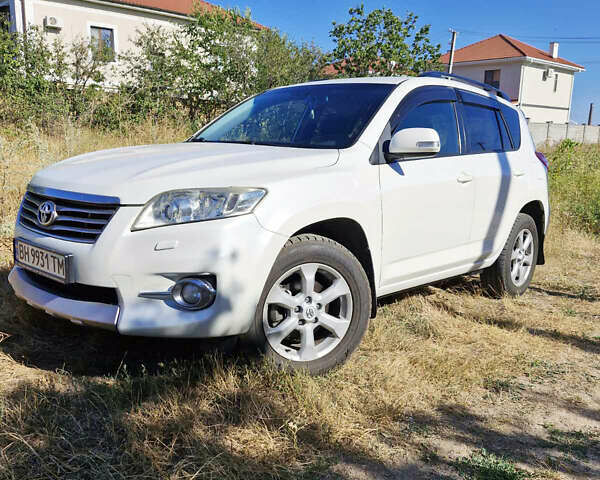 Білий Тойота РАВ 4, об'ємом двигуна 2 л та пробігом 278 тис. км за 11500 $, фото 1 на Automoto.ua