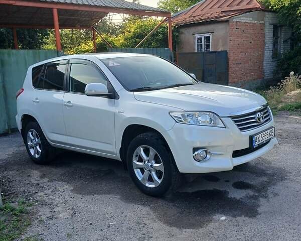 Белый Тойота РАВ 4, объемом двигателя 2.2 л и пробегом 192 тыс. км за 15500 $, фото 1 на Automoto.ua