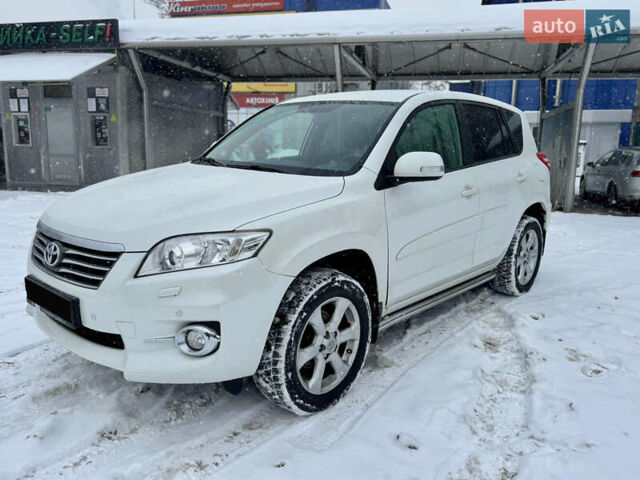 Білий Тойота РАВ 4, об'ємом двигуна 2 л та пробігом 168 тис. км за 12000 $, фото 1 на Automoto.ua