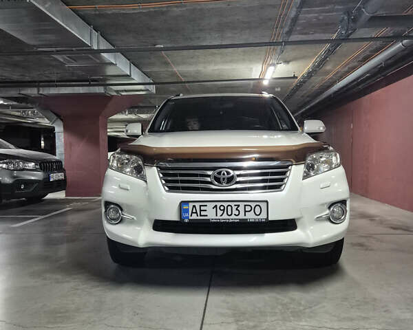 Белый Тойота РАВ 4, объемом двигателя 1.99 л и пробегом 226 тыс. км за 15000 $, фото 1 на Automoto.ua