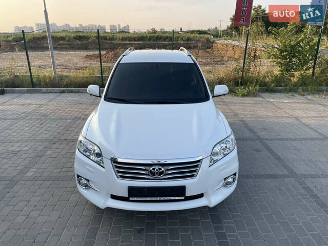 Білий Тойота РАВ 4, об'ємом двигуна 2 л та пробігом 174 тис. км за 13000 $, фото 1 на Automoto.ua