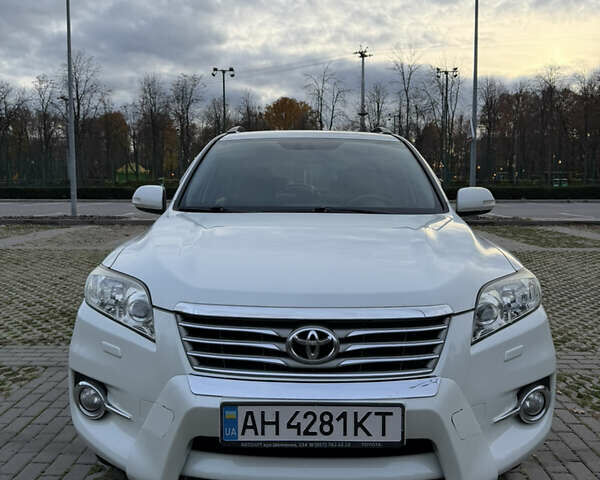 Белый Тойота РАВ 4, объемом двигателя 1.99 л и пробегом 225 тыс. км за 13200 $, фото 1 на Automoto.ua