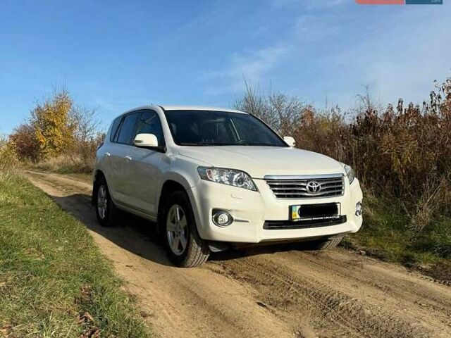 Білий Тойота РАВ 4, об'ємом двигуна 2 л та пробігом 128 тис. км за 15399 $, фото 1 на Automoto.ua